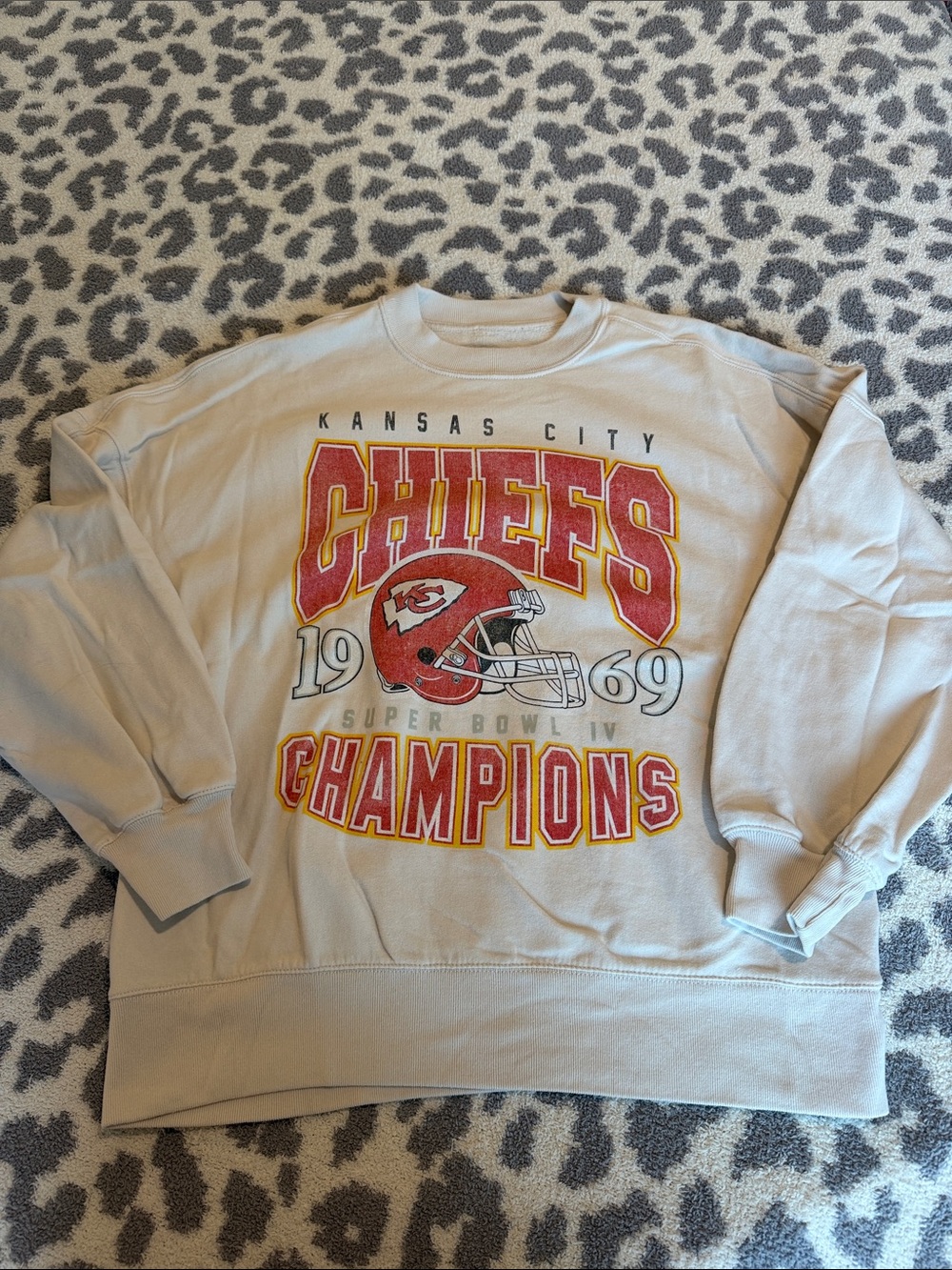 Abercrombie & Fitch Beige Crewneck Sweatshirt with Red and Yellow Chiefs Graphic